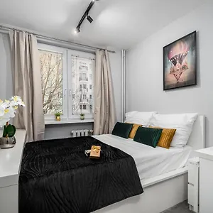 https://warsaw-apartments-modawska-13-street.warsawhotelspoland.com